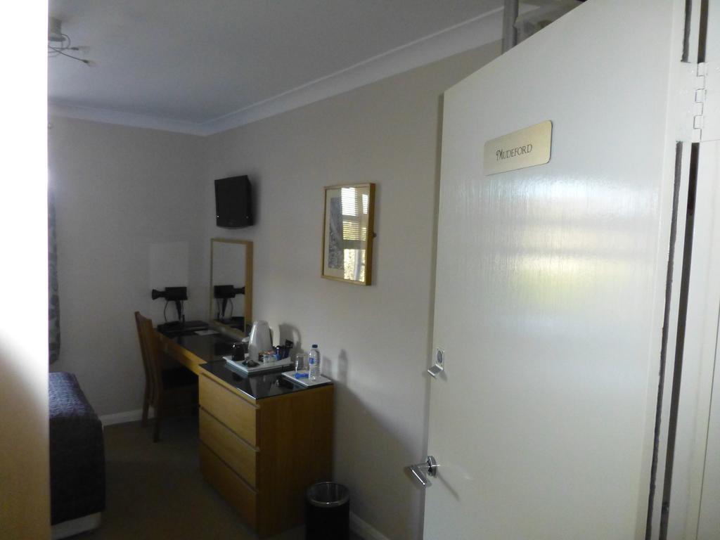 Waters Reach Guest House Крайстчърч Стая снимка