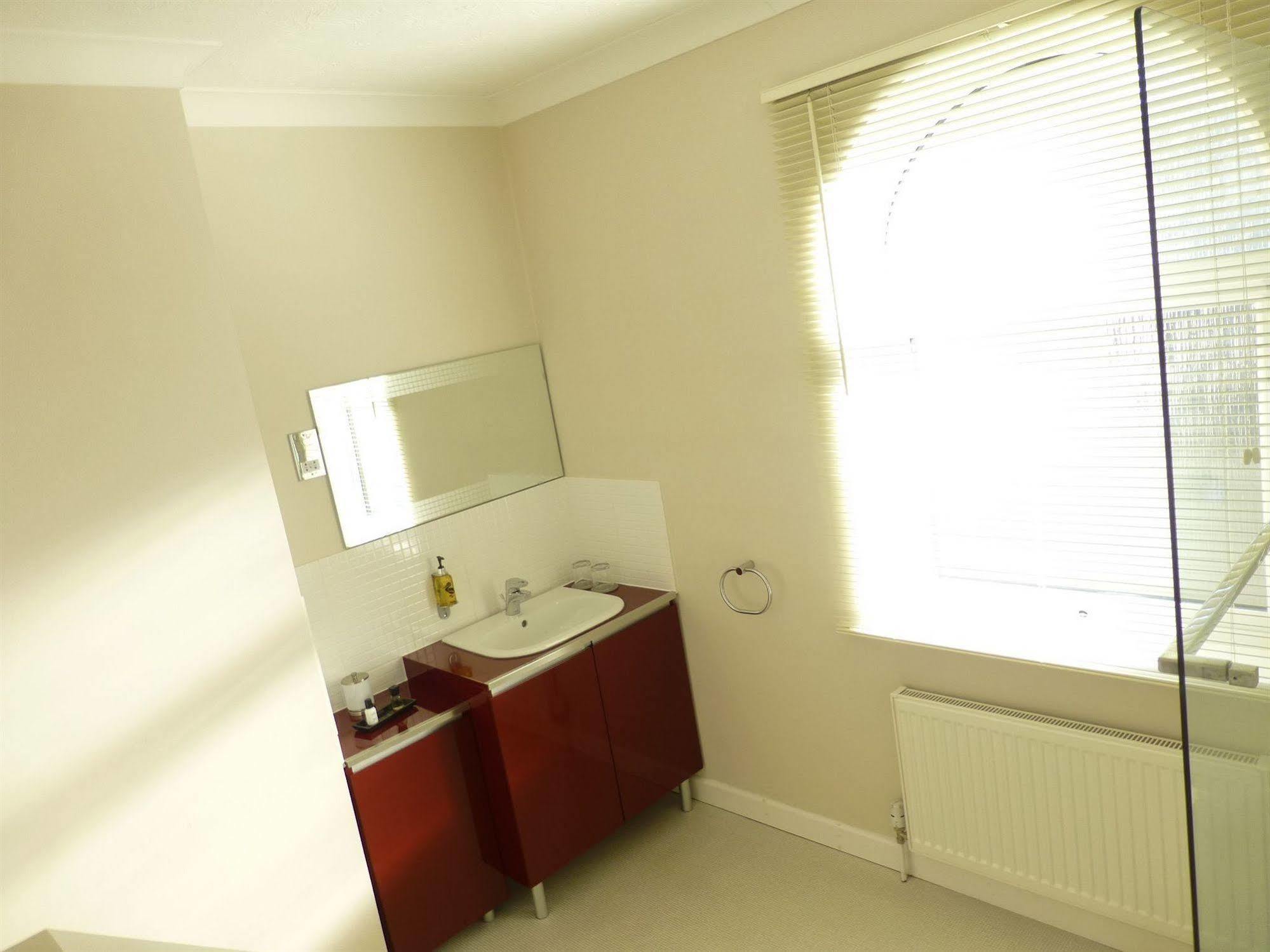 Waters Reach Guest House Крайстчърч Екстериор снимка