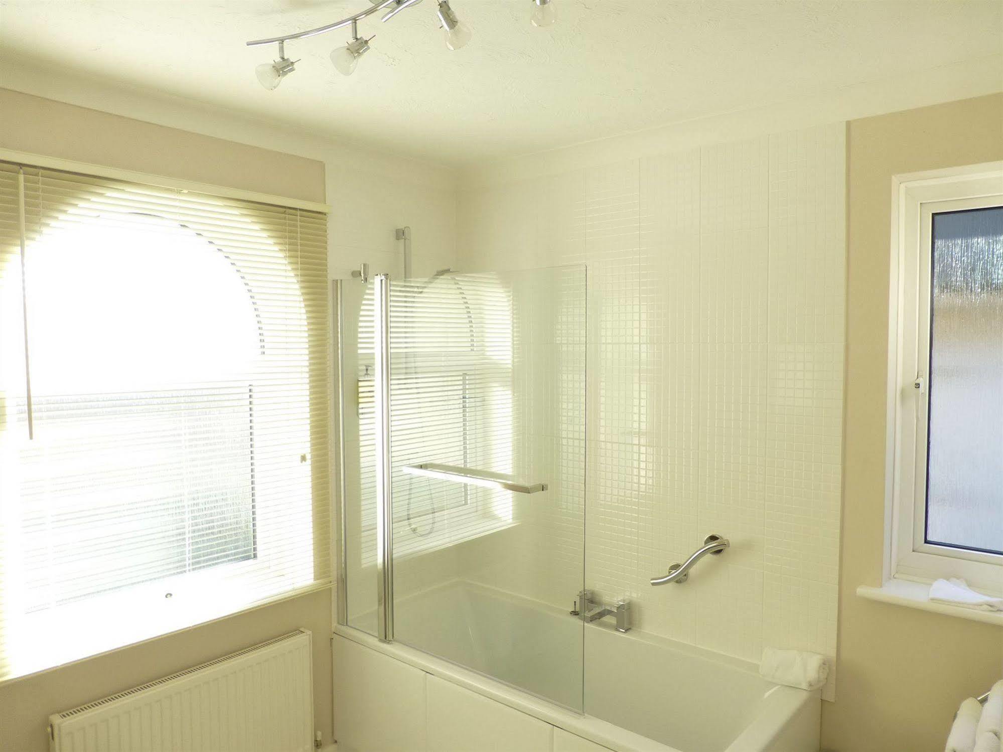 Waters Reach Guest House Крайстчърч Екстериор снимка