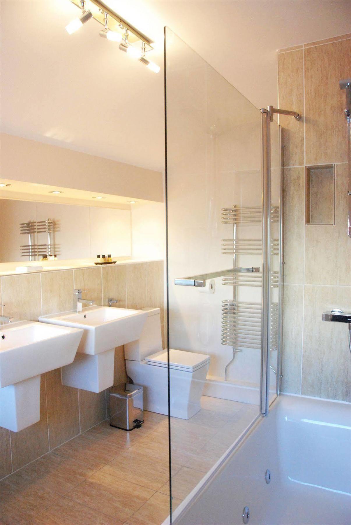 Waters Reach Guest House Крайстчърч Екстериор снимка